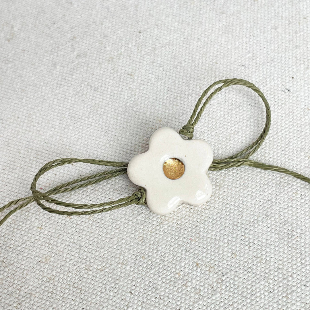 Daisy Charm Bracelet: Sand