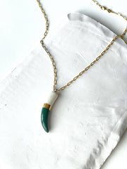 Shark tooth necklace: Gold
