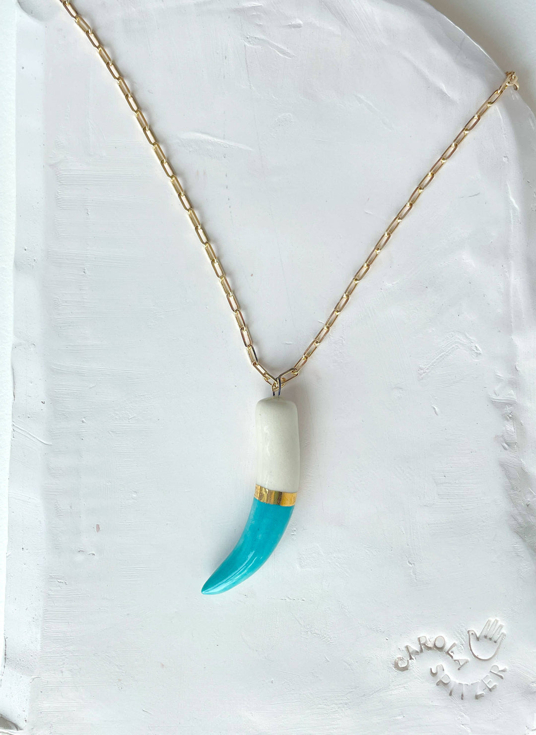 Shark tooth necklace: Gold