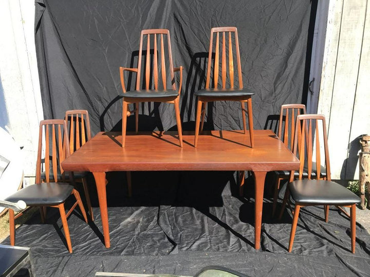 A VINTAGE TEAK HORNESLY BY KOFEDS DANISH MODERN TABLE (no chairs)