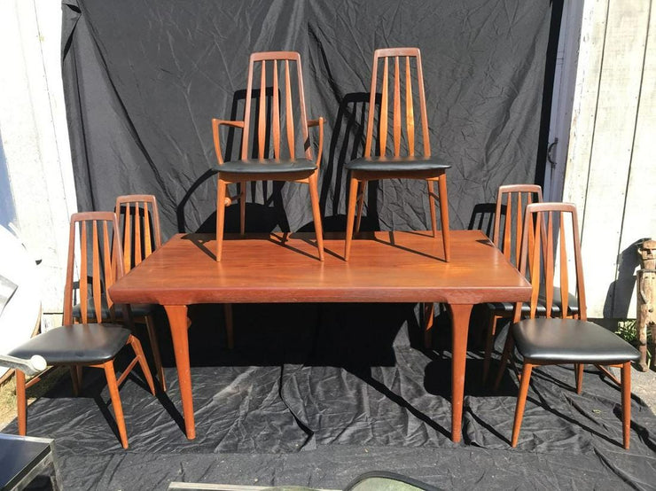 A VINTAGE TEAK HORNESLY BY KOFEDS DANISH MODERN TABLE